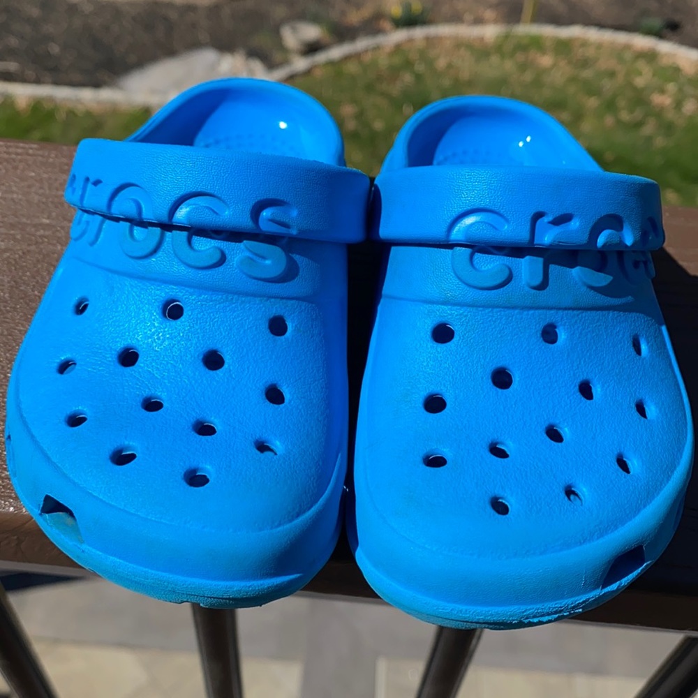 Blue crocs sz7